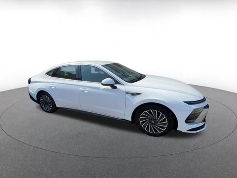 Used 2025 Hyundai Sonata SEL FWD image 2