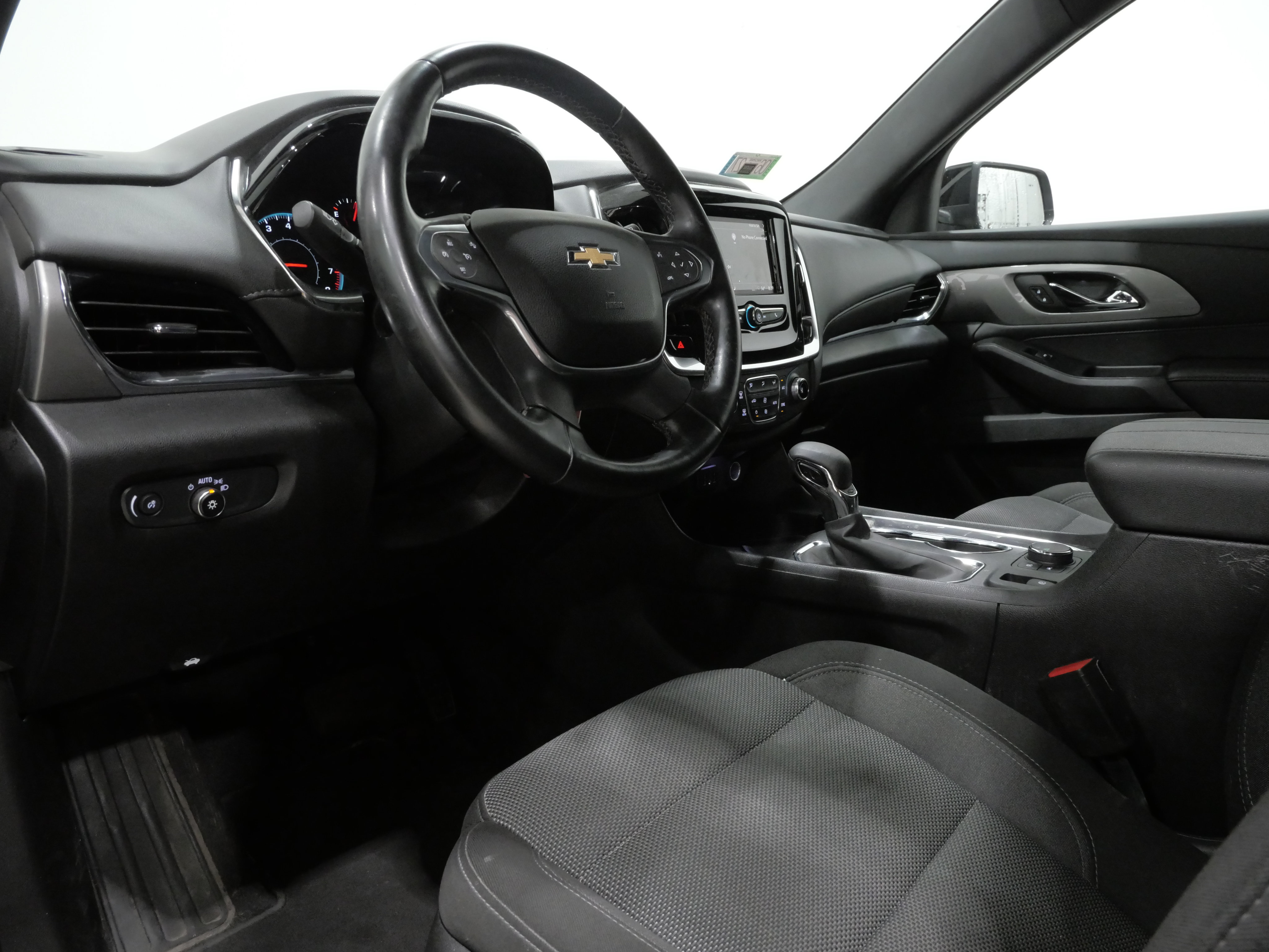 Used 2023 Chevrolet Traverse LT FWD image 11