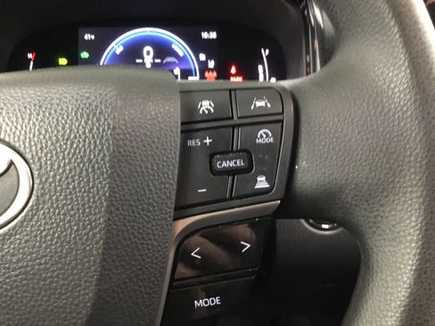 Used 2025 Toyota Camry SE FWD image 29