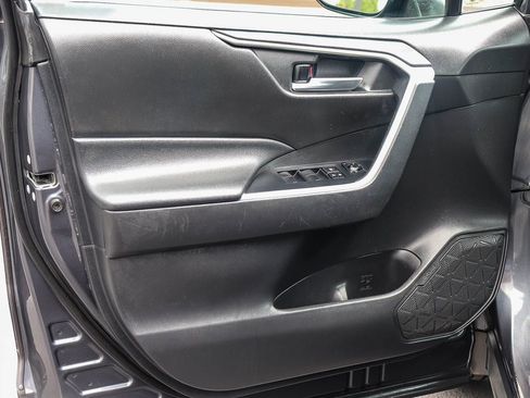 Certified 2020 Toyota RAV4 XLE w/ Carpet Mat Package FWD image 26