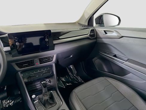 New 2026 Volkswagen Taos SE FWD image 24