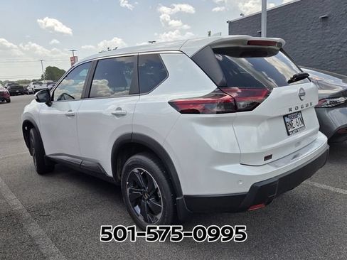 Used 2026 Nissan Rogue SV FWD image 2