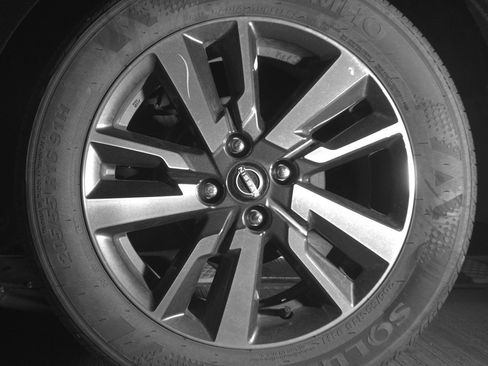 Used 2025 Nissan Versa SV image 14