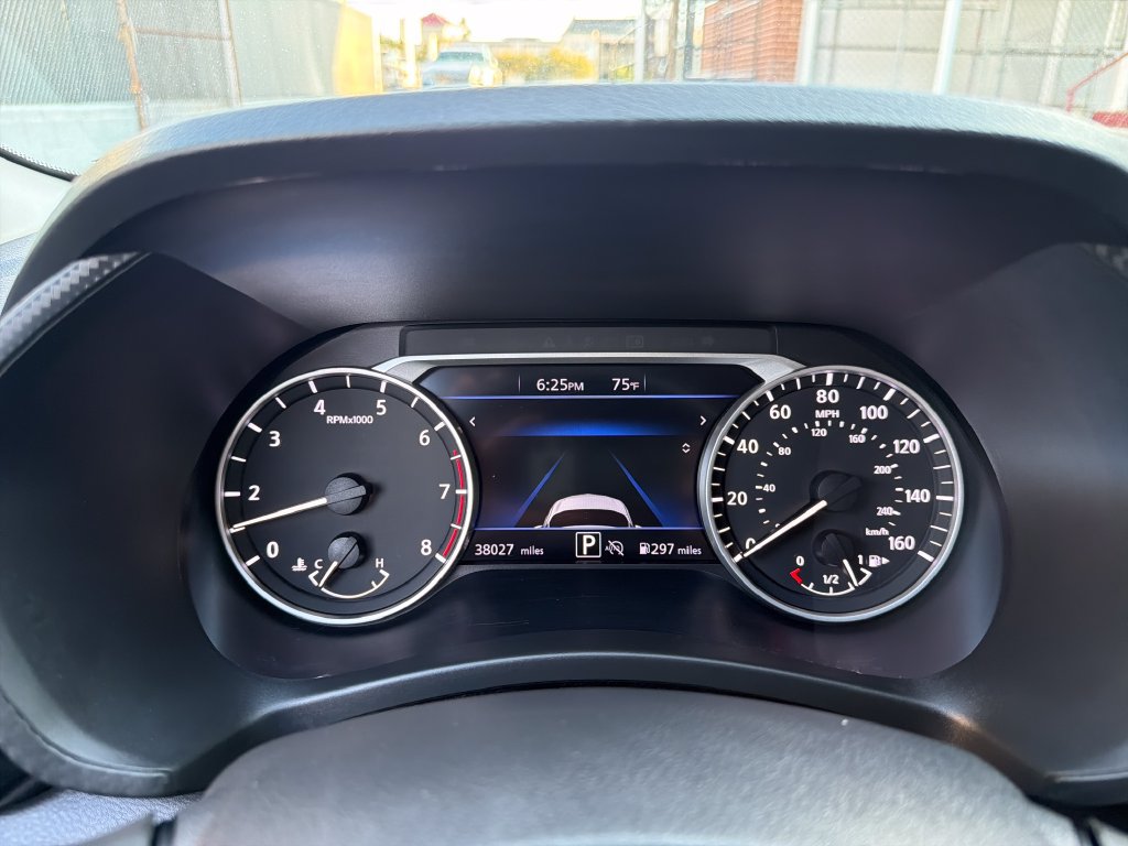 Used 2025 Nissan Sentra SR FWD image 4
