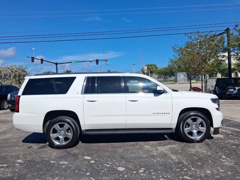 Used 2016 Chevrolet Suburban LT RWD image 5
