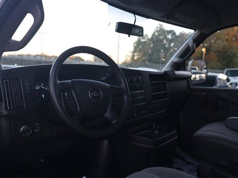 Used 2018 Chevrolet Express 2500 w/ Driver Convenience Package RWD image 10