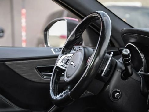 Used 2018 Jaguar F-PACE S image 20