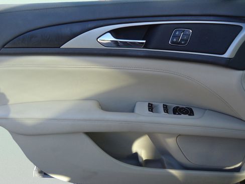 Used 2018 Lincoln MKZ Select w/ Technology Package image 24