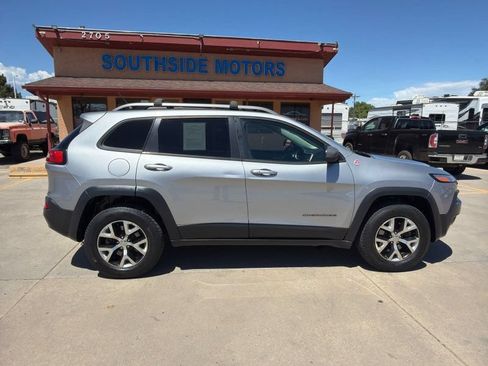 Used 2014 Jeep Cherokee Trailhawk w/ Comfort/Convenience Group AWD/4WD image 2