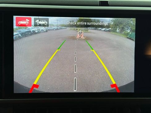 Used 2025 Jeep Wrangler Unlimited Rubicon AWD/4WD image 11