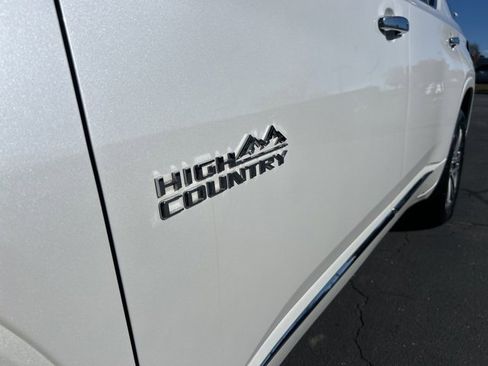 Used 2023 Chevrolet Traverse High Country image 13