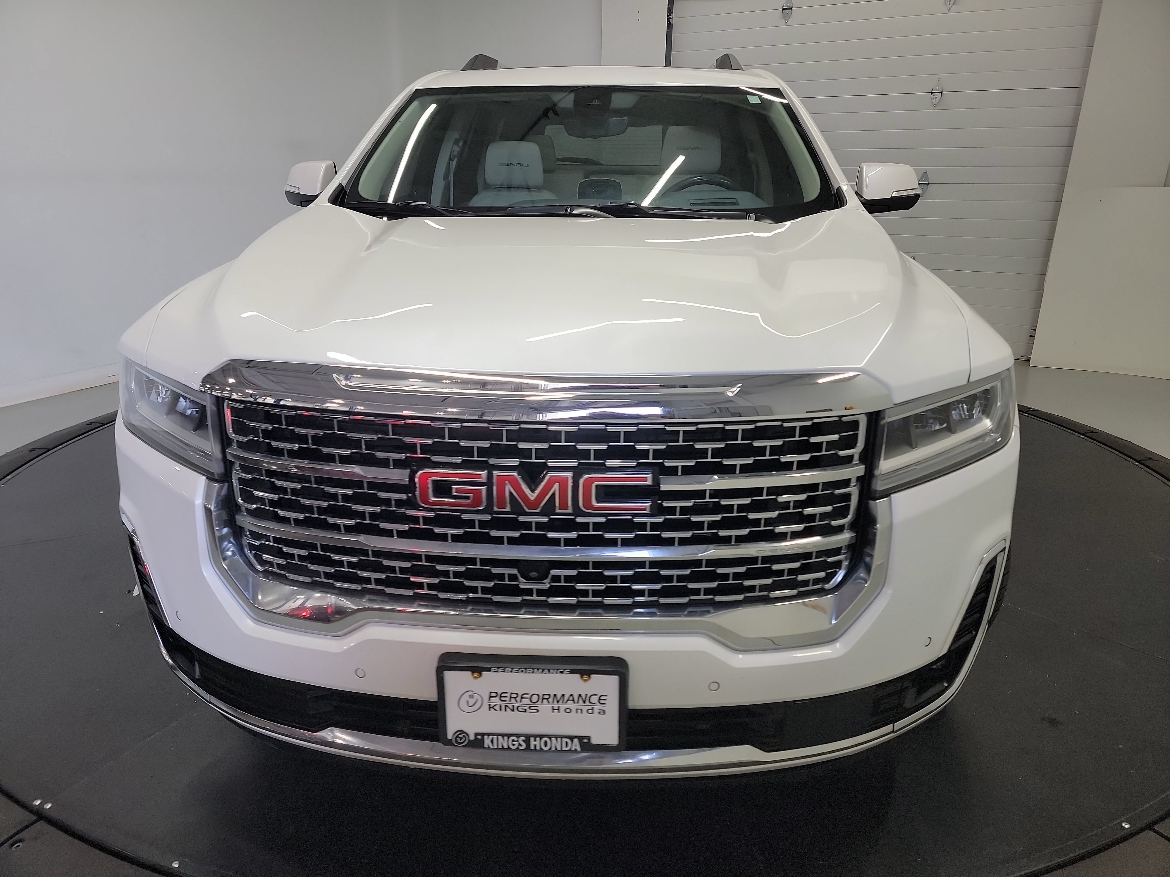 Used 2022 GMC Acadia Denali w/ Denali Ultimate Package AWD/4WD image 2