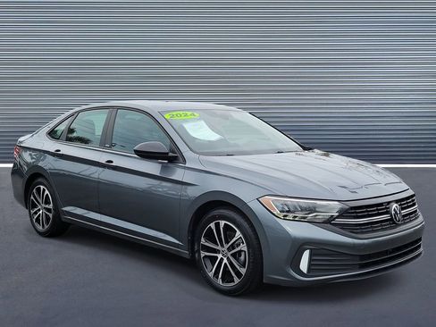 Used 2024 Volkswagen Jetta Sport image 2