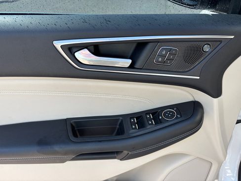 Used 2022 Ford Edge Titanium image 9