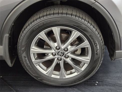 Used 2017 Toyota RAV4 Limited image 9