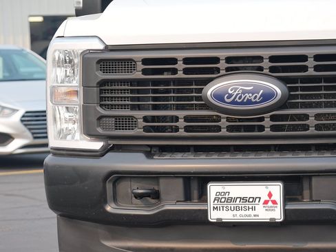 Used 2023 Ford F250 XL w/ FX4 Off-Road Package AWD/4WD image 9