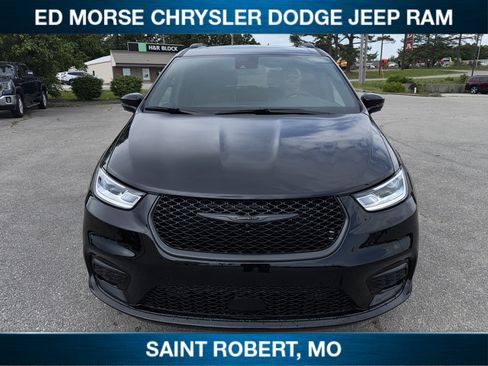 New 2026 Chrysler Pacifica Limited w/ S Appearance Package AWD/4WD image 2