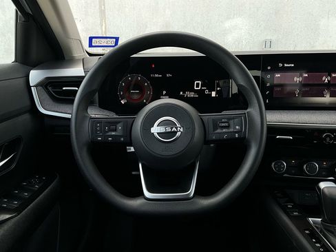 Used 2025 Nissan Kicks SV image 29