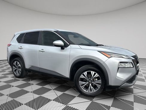 Used 2023 Nissan Rogue SV image 5