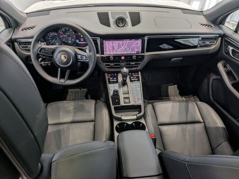 Used 2025 Porsche Macan image 22