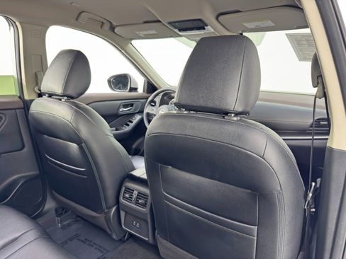 Used 2023 Nissan Rogue SV image 29