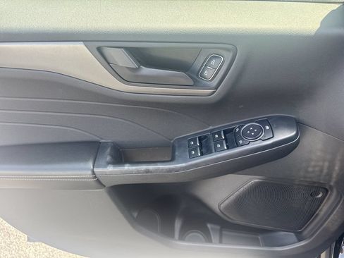 Used 2025 Ford Escape Active AWD/4WD image 10