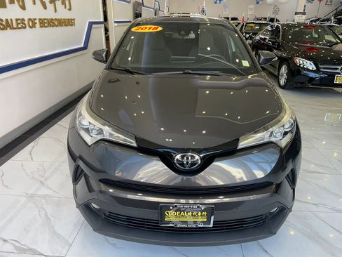 Used 2018 Toyota C-HR XLE FWD image 2