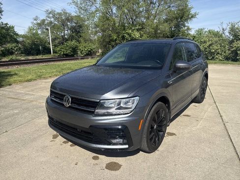 Used 2021 Volkswagen Tiguan SE R-Line image 1