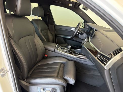 Used 2021 BMW X7 xDrive40i w/ M Sport Package AWD/4WD image 23