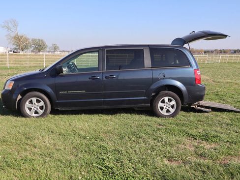 Used 2009 Dodge Grand Caravan SE w/ Climate Group image 14