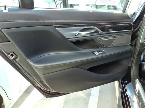 Used 2017 BMW 750i RWD image 16