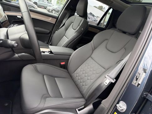 Certified 2025 Volvo XC90 B6 Plus AWD/4WD image 16