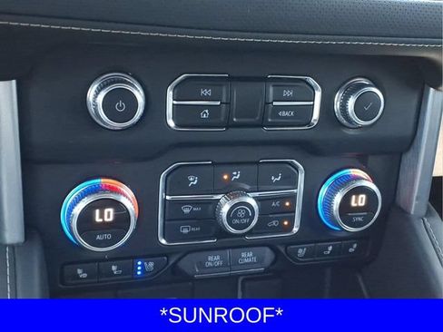 Used 2023 GMC Yukon SLT w/ SLT Luxury Package AWD/4WD image 13