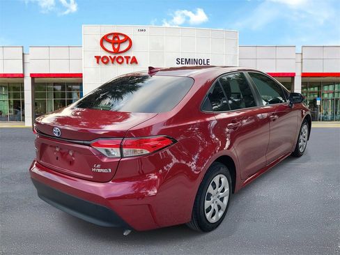 Used 2023 Toyota Corolla LE image 3