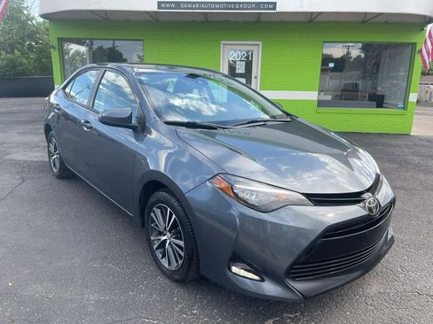 Used 2017 Toyota Corolla SE FWD image 2
