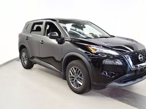 Used 2023 Nissan Rogue S AWD/4WD image 2