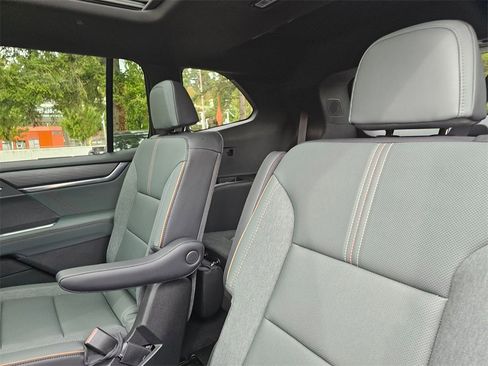 Used 2025 GMC Acadia AT4 w/ Super Cruise Package image 19