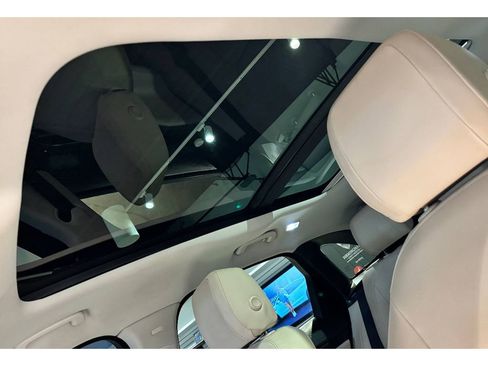 Used 2017 Jaguar F-PACE Premium image 37