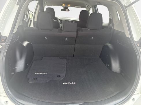 Used 2018 Toyota RAV4 LE w/ Carpet Mat Package AWD/4WD image 25