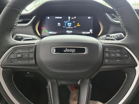 Used 2025 Jeep Grand Cherokee L Altitude AWD/4WD image 11