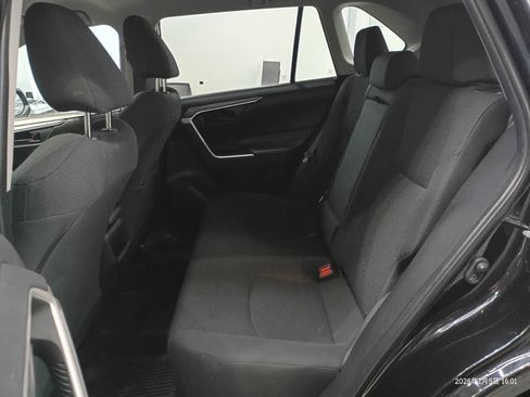 Used 2019 Toyota RAV4 LE image 12