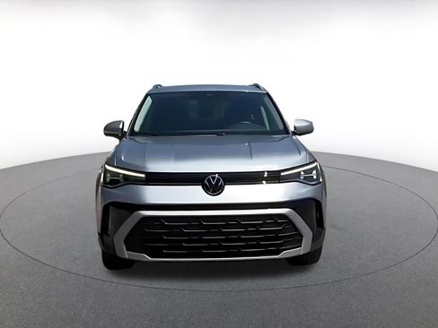 Used 2025 Volkswagen Taos SE image 4