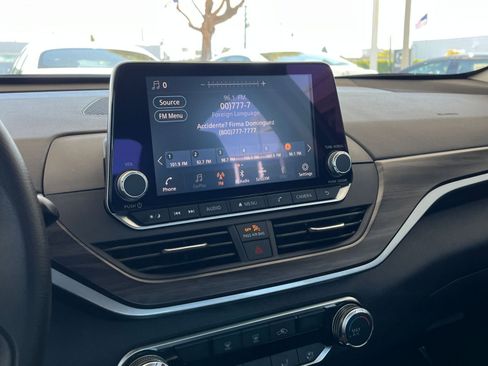 Used 2025 Nissan Altima 2.5 SV FWD image 17