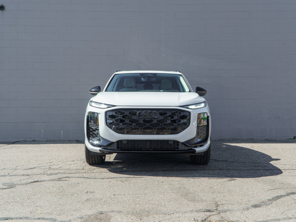 New 2026 Audi Q3 quattro 2.0T AWD/4WD image 2