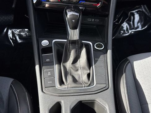 Used 2025 Volkswagen Jetta SE FWD image 8