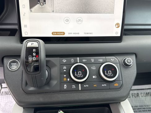Used 2025 Land Rover Defender 110 V8 image 29