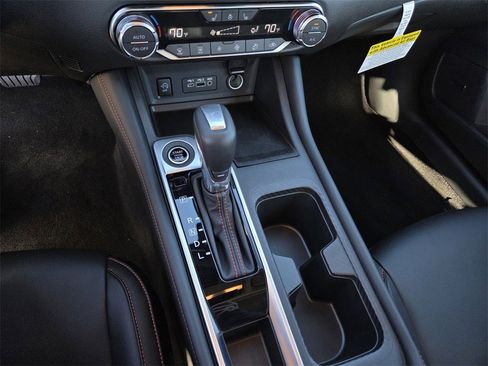 Used 2025 Nissan Sentra SR w/ SR Premium Package image 8