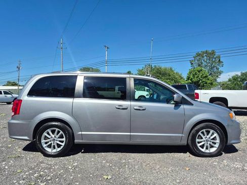 Used 2019 Dodge Grand Caravan SXT FWD image 1