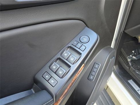 Used 2019 Chevrolet Suburban Premier w/ Premier Plus Edition image 20