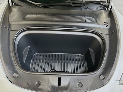 Used 2023 Tesla Model Y Long Range image 36